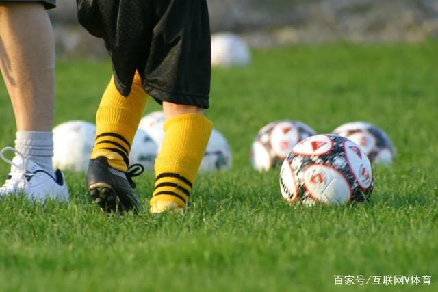 库里遭遇脚踝扭伤，参赛与否成疑